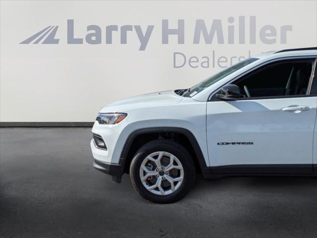 2025 Jeep Compass COMPASS LATITUDE 4X4