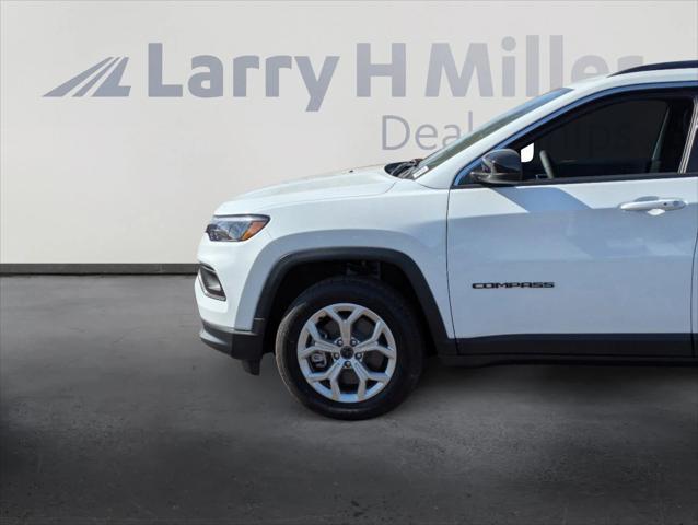 2025 Jeep Compass COMPASS LATITUDE 4X4