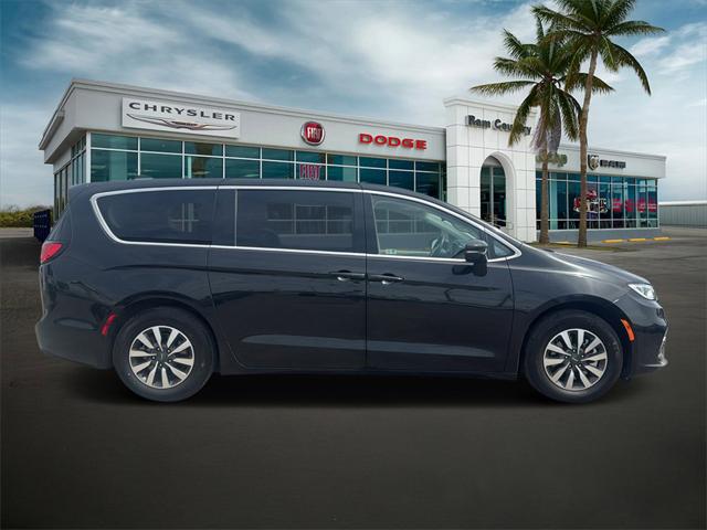 2022 Chrysler Pacifica Hybrid Touring L