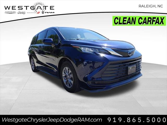 2021 Toyota Sienna LE 2021 Toyota Sienna LE
