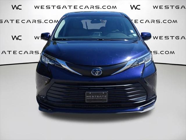 2021 Toyota Sienna LE 2021 Toyota Sienna LE