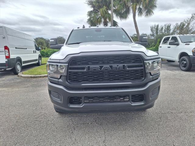 2024 RAM Ram 3500 Chassis Cab RAM 3500 TRADESMAN CREW CAB CHASSIS 4X4 60 CA