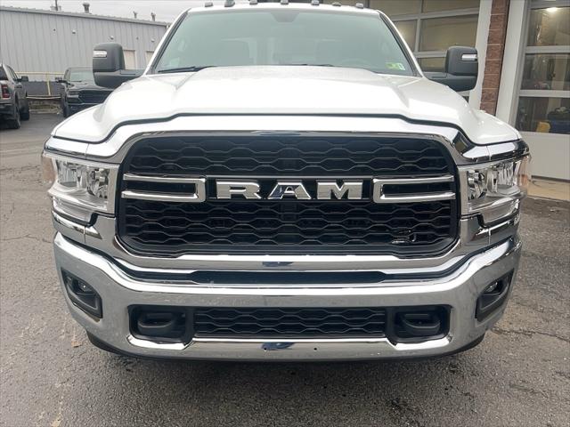 2024 RAM Ram 3500 Chassis Cab RAM 3500 TRADESMAN CREW CAB CHASSIS 4X4 60 CA