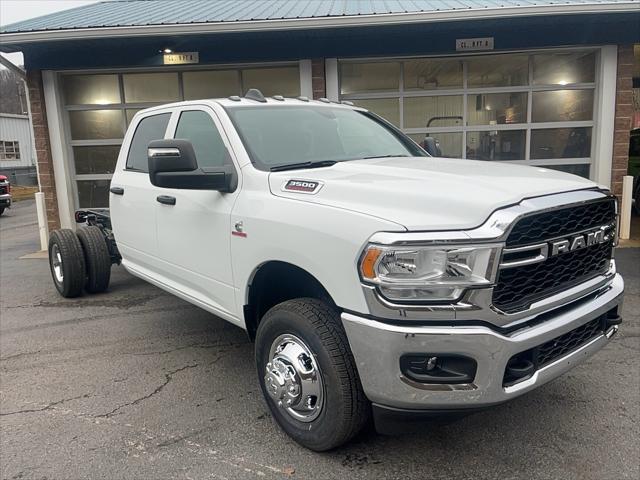 2024 RAM Ram 3500 Chassis Cab RAM 3500 TRADESMAN CREW CAB CHASSIS 4X4 60 CA