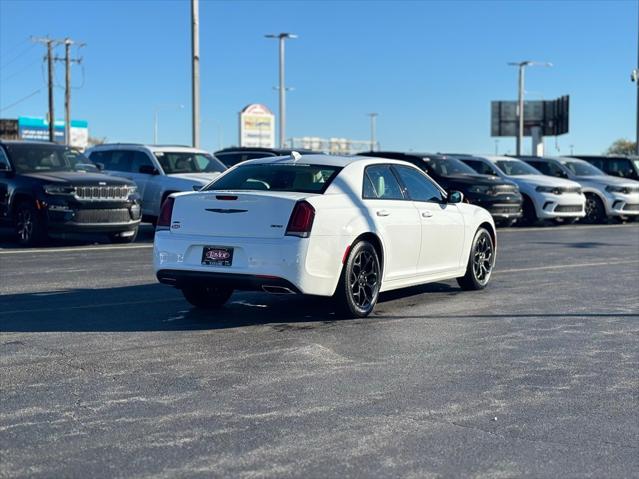 2023 Chrysler 300 Touring L AWD