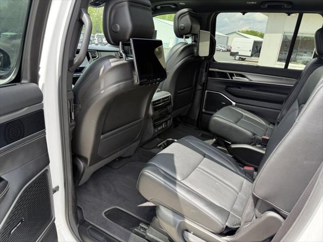2023 Jeep Wagoneer Series II Carbide 4x4