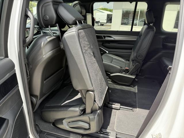 2023 Jeep Wagoneer Series II Carbide 4x4
