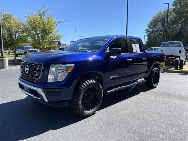 2022 Nissan TITAN Crew Cab SV 4x4