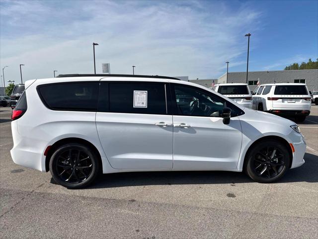 2024 Chrysler Pacifica PACIFICA TOURING L