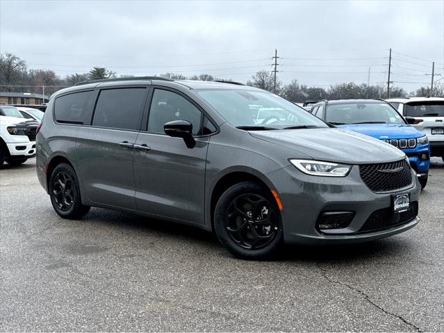 2025 Chrysler Pacifica Hybrid PACIFICA PLUG-IN HYBRID S APPEARANCE