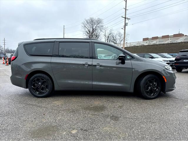 2025 Chrysler Pacifica Hybrid PACIFICA PLUG-IN HYBRID S APPEARANCE