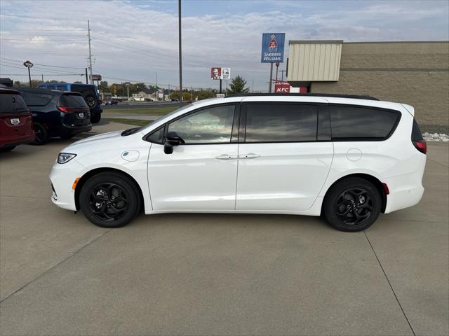 2024 Chrysler Pacifica Hybrid PACIFICA PLUG-IN HYBRID PREMIUM S APPEARANCE