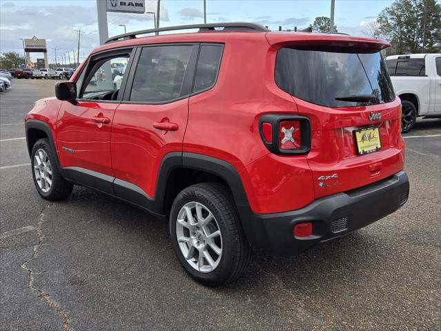 2023 Jeep Renegade RENEGADE LATITUDE 4X4