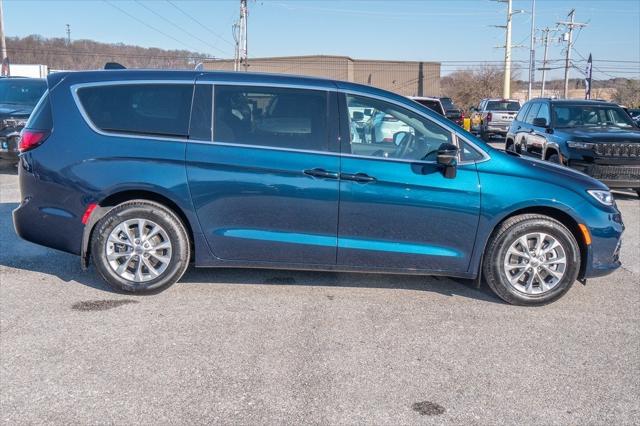 2025 Chrysler Pacifica PACIFICA SELECT AWD