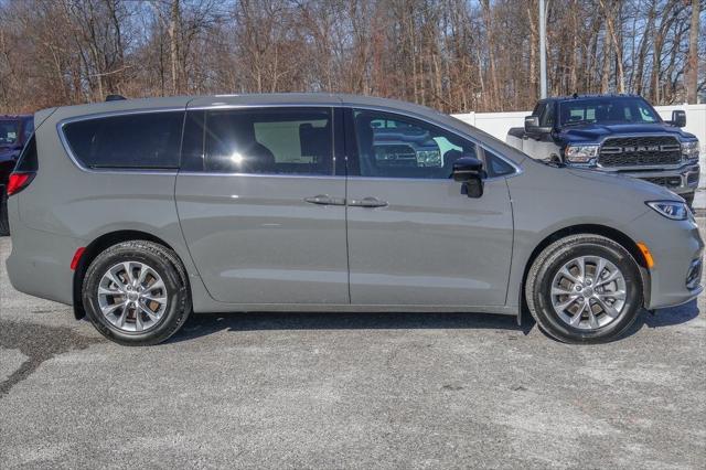 2025 Chrysler Pacifica PACIFICA SELECT AWD