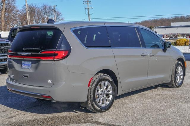 2025 Chrysler Pacifica PACIFICA SELECT AWD