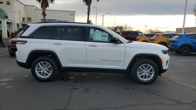 2025 Jeep Grand Cherokee GRAND CHEROKEE LAREDO X 4X4