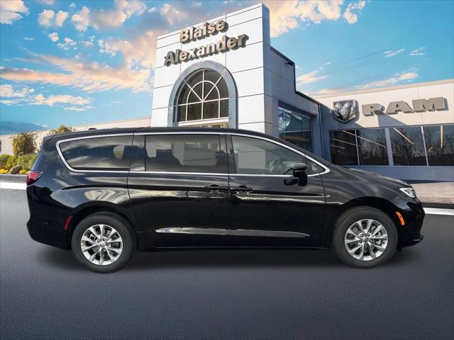 2025 Chrysler Pacifica PACIFICA SELECT AWD