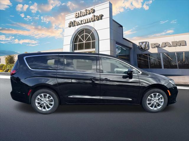 2025 Chrysler Pacifica PACIFICA SELECT AWD