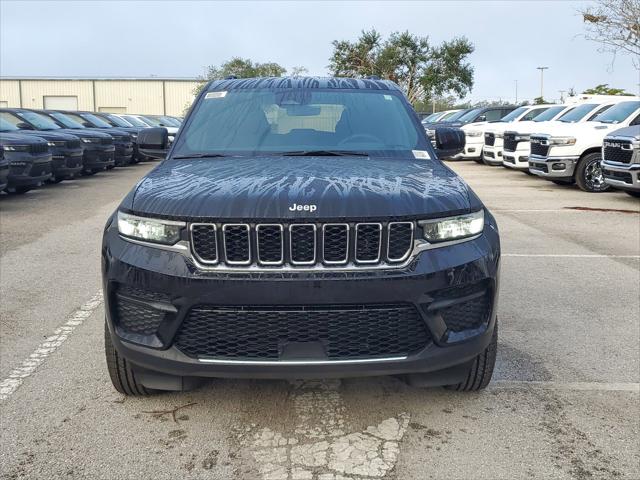 2025 Jeep Grand Cherokee GRAND CHEROKEE LAREDO 4X4