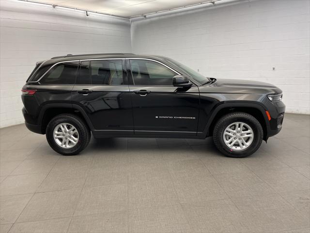 2025 Jeep Grand Cherokee GRAND CHEROKEE LAREDO 4X4