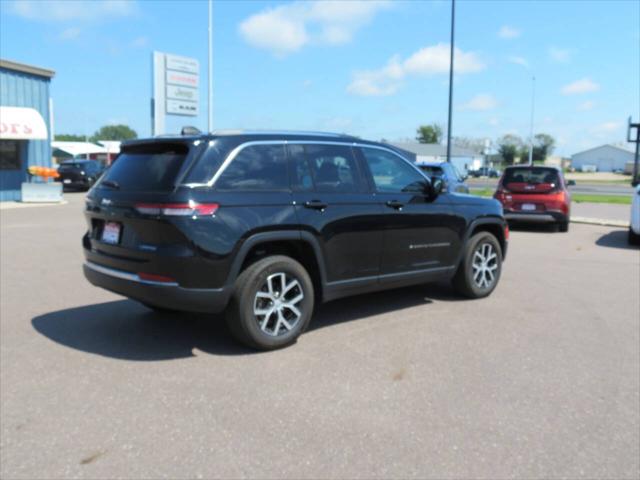 2023 Jeep Grand Cherokee Limited 4x4 2023 Jeep Grand Cherokee Limited 4x4