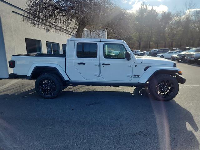 2025 Jeep Gladiator GLADIATOR NIGHTHAWK 4X4