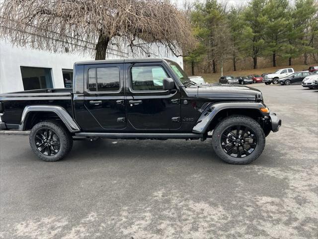 2025 Jeep Gladiator GLADIATOR NIGHTHAWK 4X4