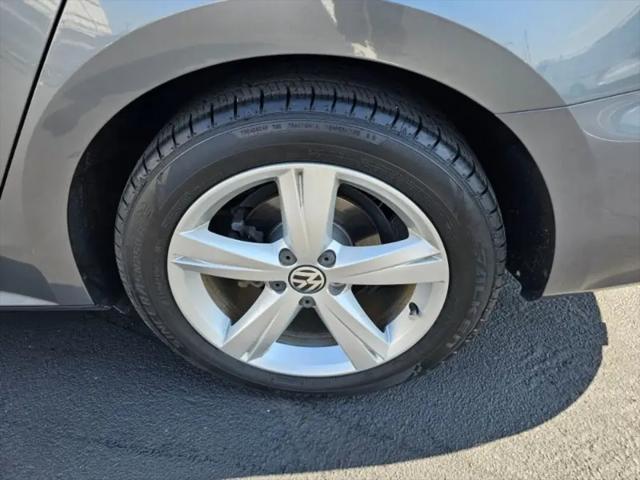 2015 Volkswagen Passat 1.8T Limited Edition