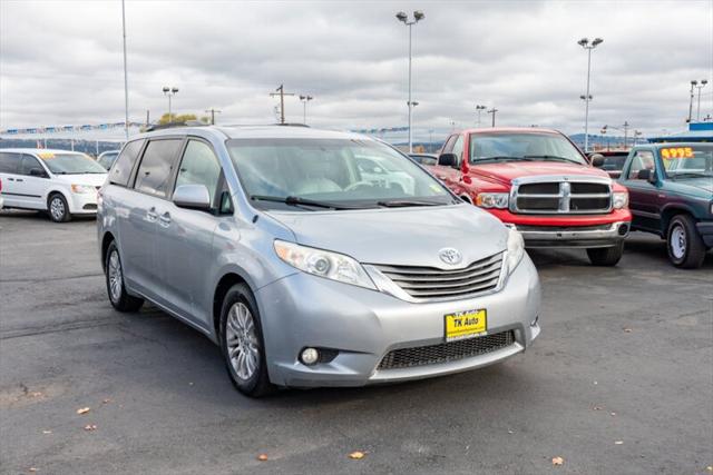 2014 Toyota Sienna XLE V6 8 Passenger