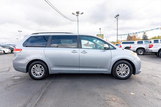 2014 Toyota Sienna XLE V6 8 Passenger