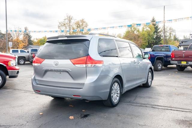 2014 Toyota Sienna XLE V6 8 Passenger