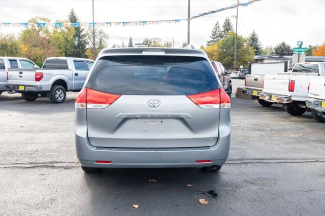 2014 Toyota Sienna XLE V6 8 Passenger