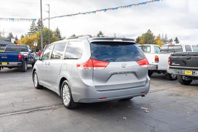 2014 Toyota Sienna XLE V6 8 Passenger