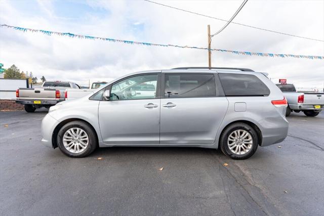 2014 Toyota Sienna XLE V6 8 Passenger