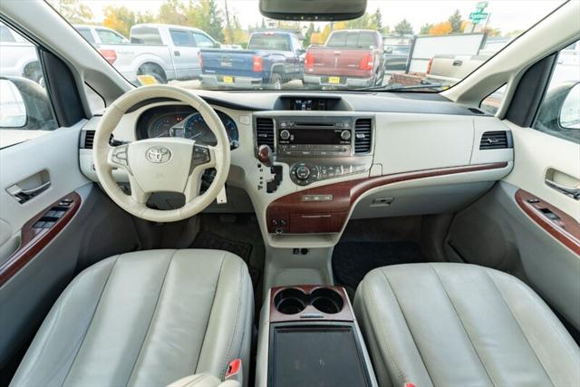 2014 Toyota Sienna XLE V6 8 Passenger