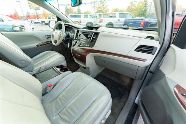 2014 Toyota Sienna XLE V6 8 Passenger