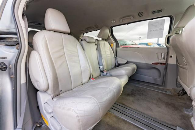 2014 Toyota Sienna XLE V6 8 Passenger