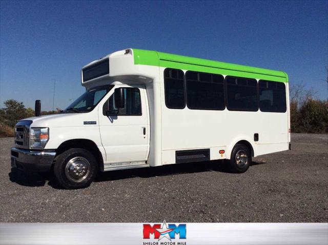 2017 Ford E-450 Cutaway E-450 DRW 158 WB