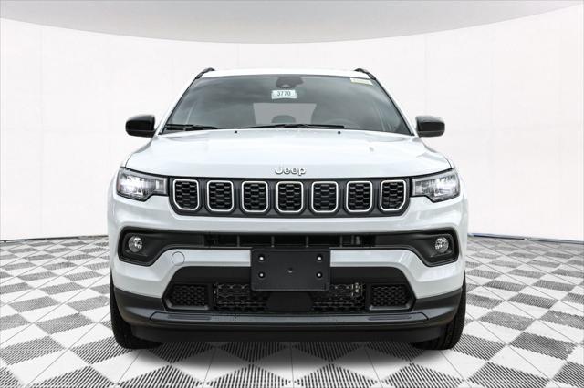 2025 Jeep Compass COMPASS LATITUDE 4X4