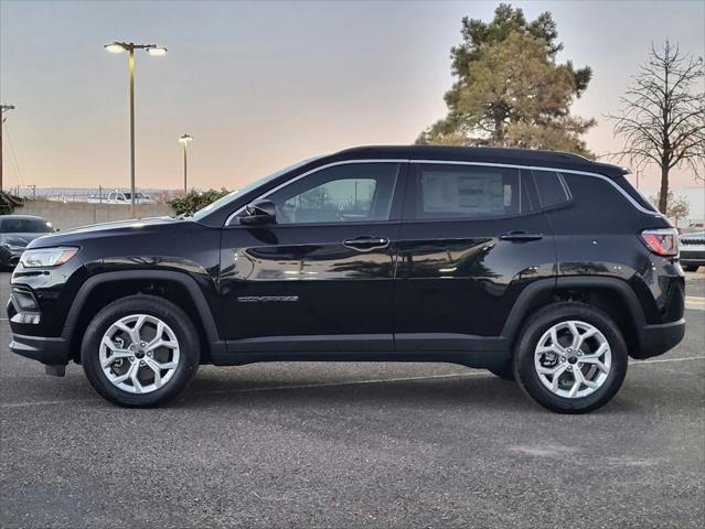 2025 Jeep Compass COMPASS LATITUDE 4X4