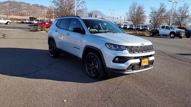 2025 Jeep Compass COMPASS LATITUDE 4X4