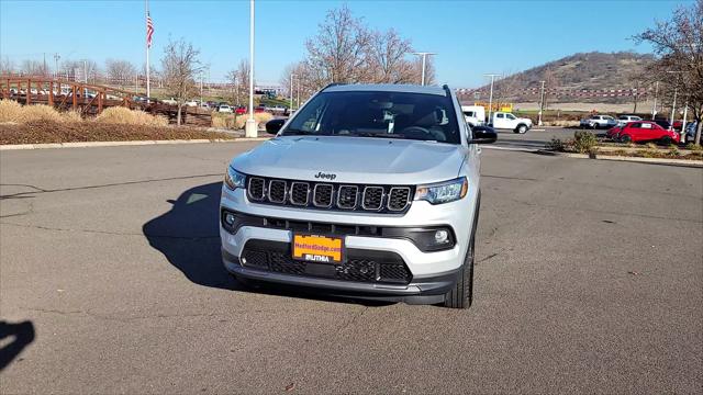 2025 Jeep Compass COMPASS LATITUDE 4X4