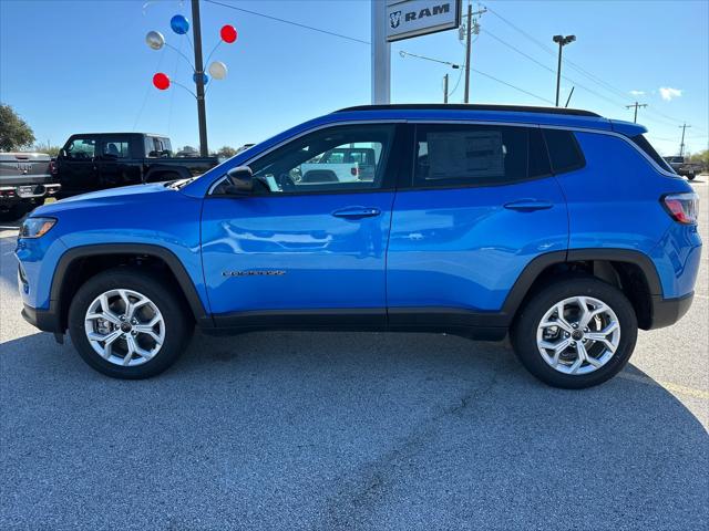 2025 Jeep Compass COMPASS LATITUDE 4X4