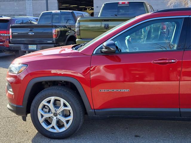 2025 Jeep Compass COMPASS LATITUDE 4X4