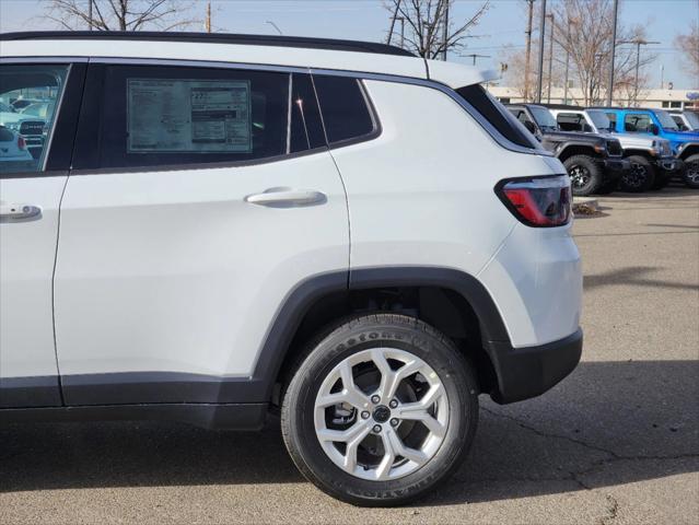 2025 Jeep Compass COMPASS LATITUDE 4X4