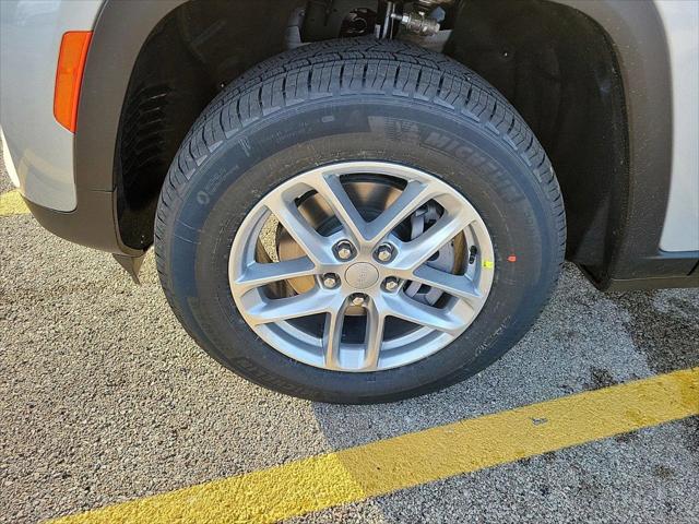 2025 Jeep Grand Cherokee GRAND CHEROKEE LAREDO X 4X4