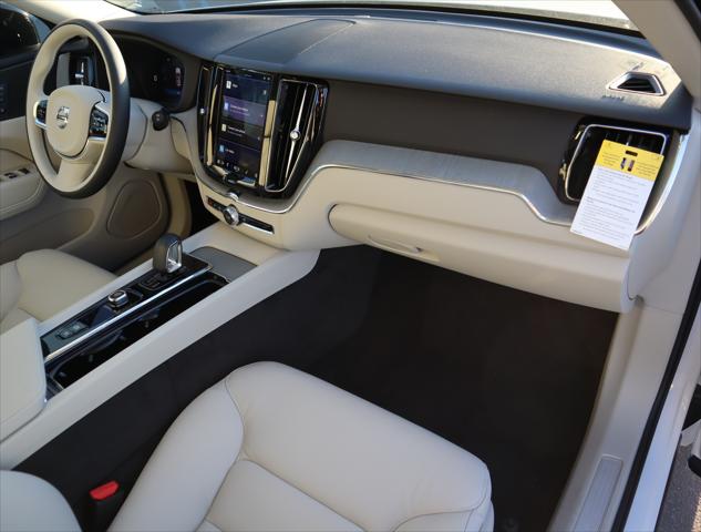 2025 Volvo XC60 Plug-In Hybrid Plus