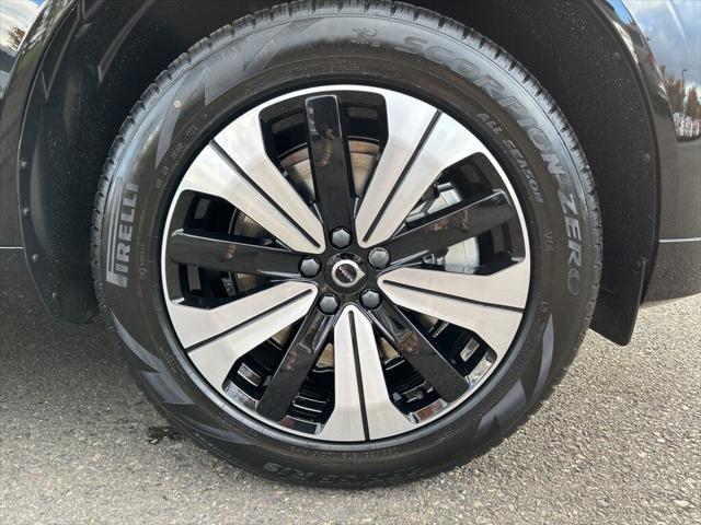 2025 Volvo XC60 Plug-In Hybrid Core