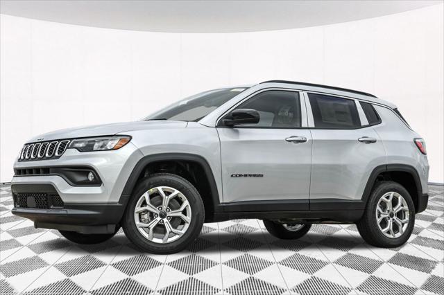 2025 Jeep Compass COMPASS LATITUDE 4X4